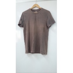 camiseta marrón 